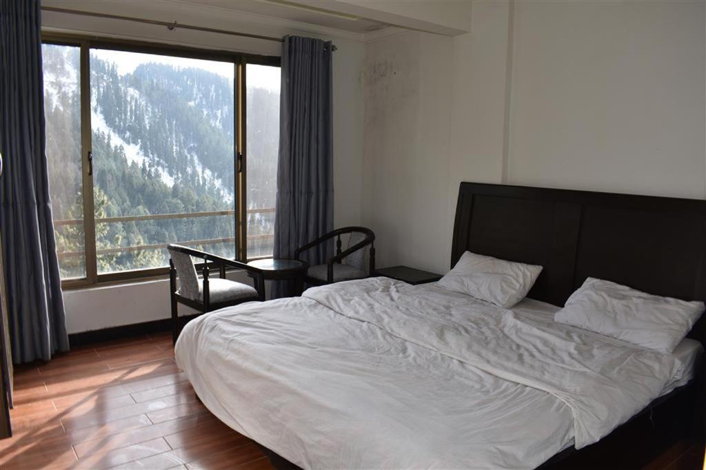 Hotel Royal Inn Murree Ngoại thất bức ảnh