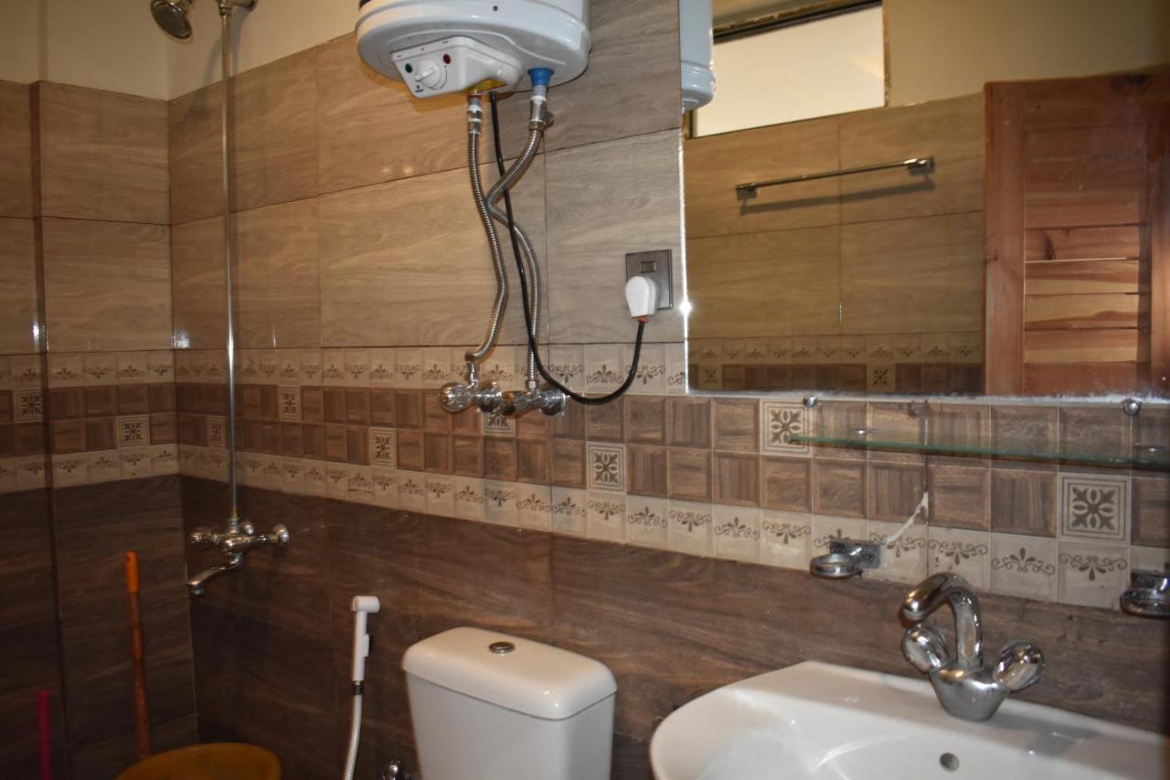Hotel Royal Inn Murree Ngoại thất bức ảnh